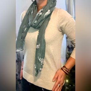 Patagonia light beige lightweight sweater